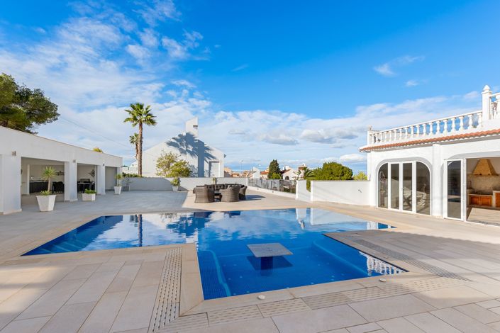 Image No.44-6 Bed Villa for sale