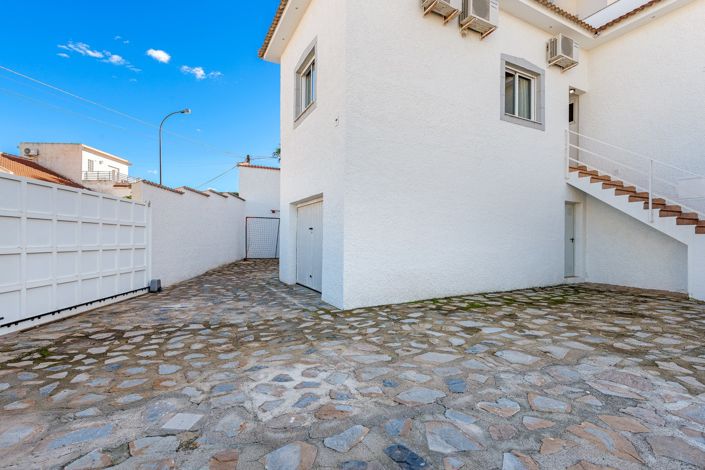 Image No.5-6 Bed Villa for sale