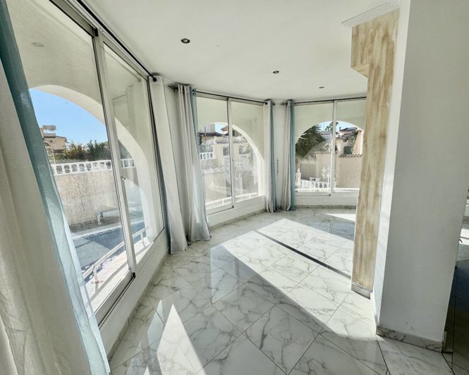 Image No.2-4 Bed Villa for sale