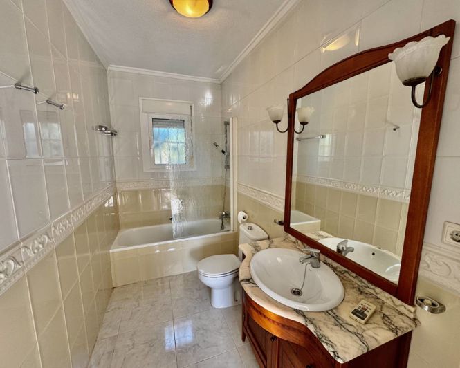 Image No.8-4 Bed Villa for sale