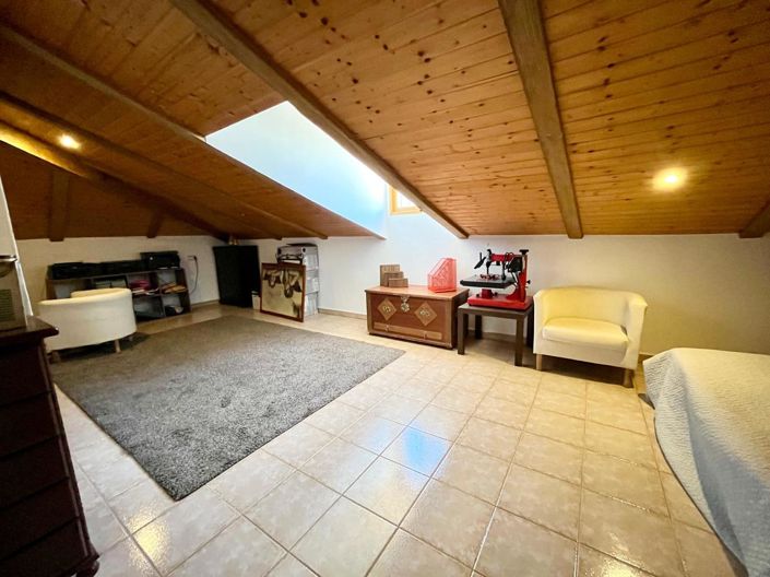 Image No.20-3 Bed Country Property for sale