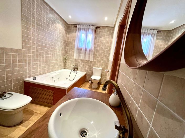 Image No.12-4 Bed Country Property for sale