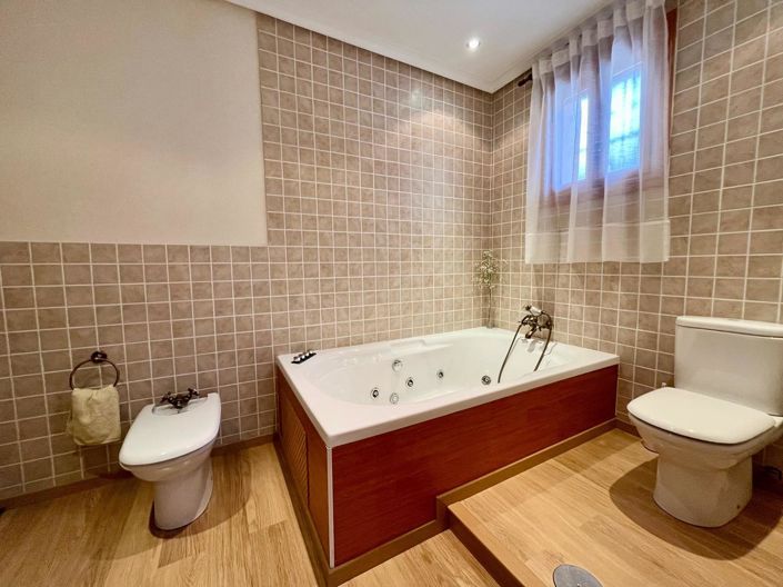 Image No.13-4 Bed Country Property for sale