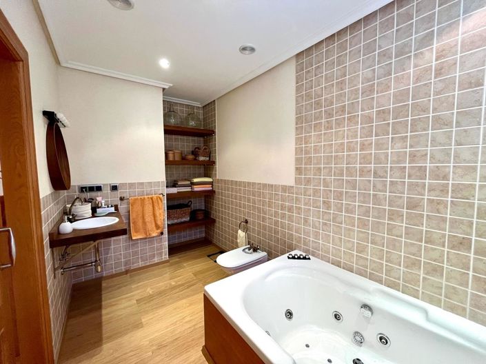 Image No.14-4 Bed Country Property for sale