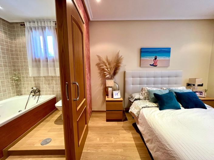 Image No.15-4 Bed Country Property for sale