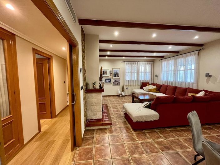 Image No.30-4 Bed Country Property for sale