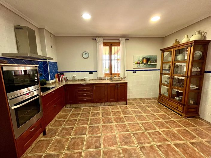 Image No.33-4 Bed Country Property for sale