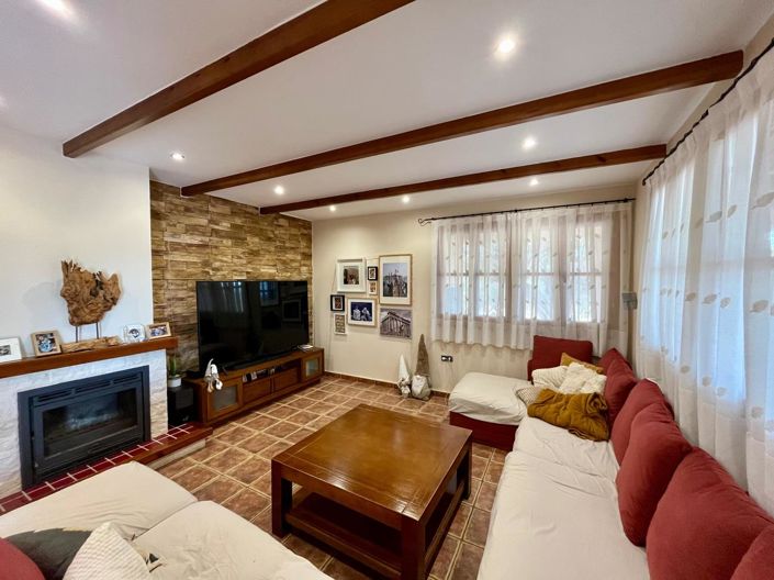 Image No.7-4 Bed Country Property for sale