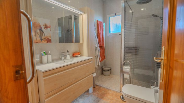 Image No.23-3 Bed Country Property for sale