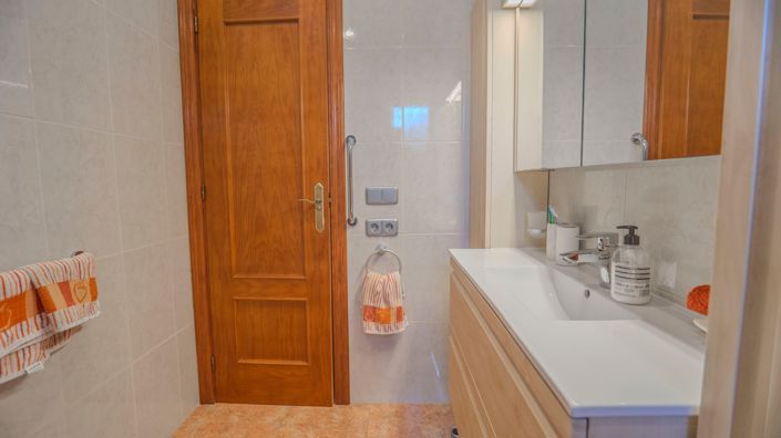 Image No.25-3 Bed Country Property for sale