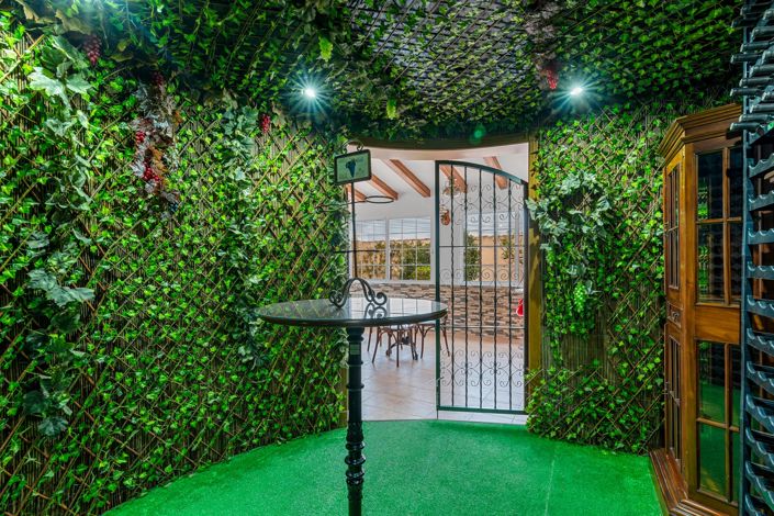 Image No.10-4 Bed Chalet for sale