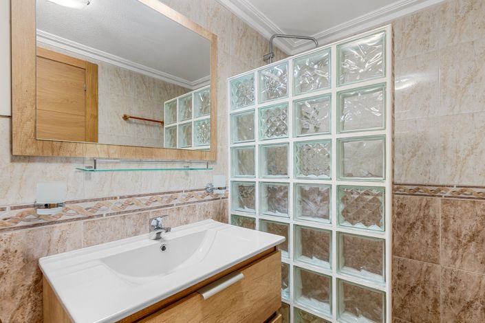 Image No.13-4 Bed Chalet for sale