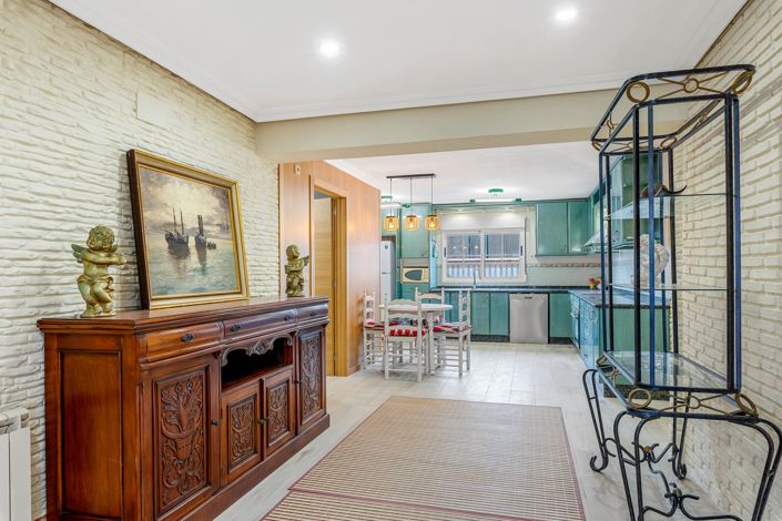 Image No.15-4 Bed Chalet for sale