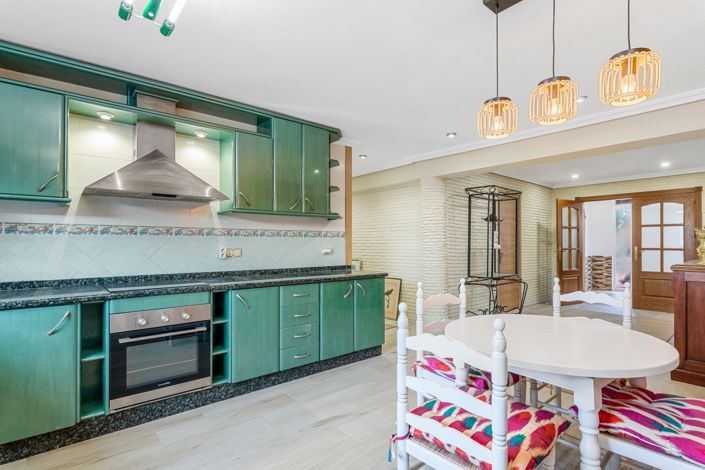 Image No.16-4 Bed Chalet for sale