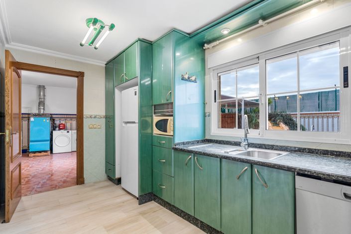 Image No.18-4 Bed Chalet for sale