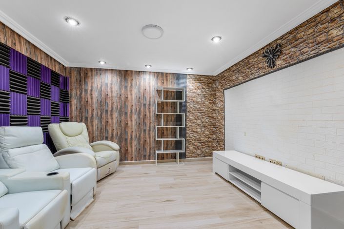 Image No.19-4 Bed Chalet for sale