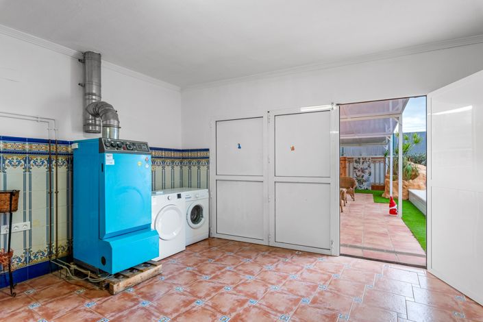 Image No.21-4 Bed Chalet for sale