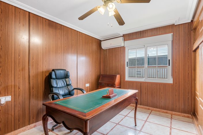 Image No.24-4 Bed Chalet for sale