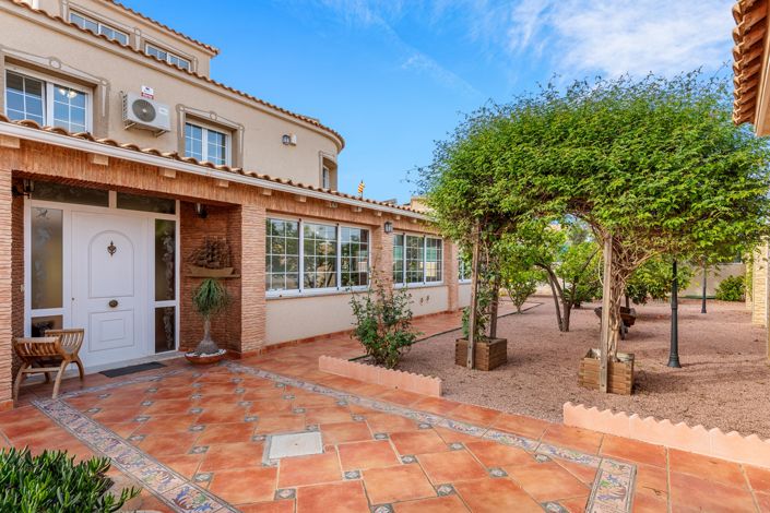 Image No.3-4 Bed Chalet for sale