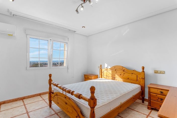 Image No.33-4 Bed Chalet for sale