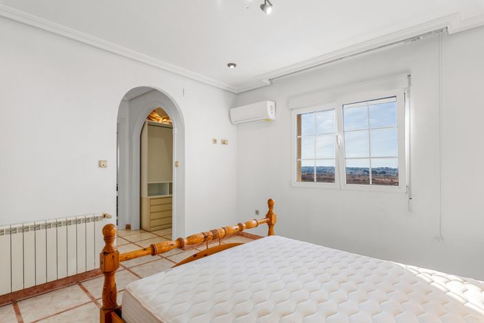 Image No.34-4 Bed Chalet for sale