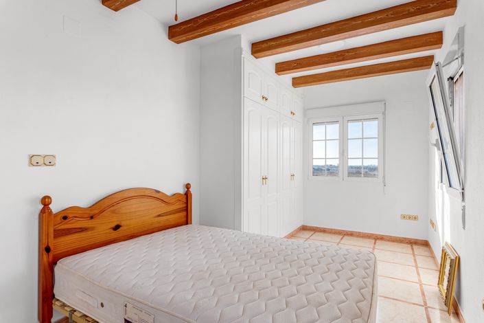 Image No.35-4 Bed Chalet for sale