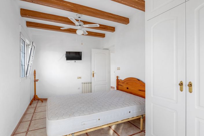 Image No.36-4 Bed Chalet for sale