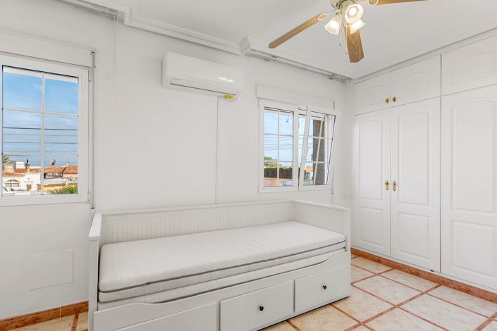 Image No.38-4 Bed Chalet for sale