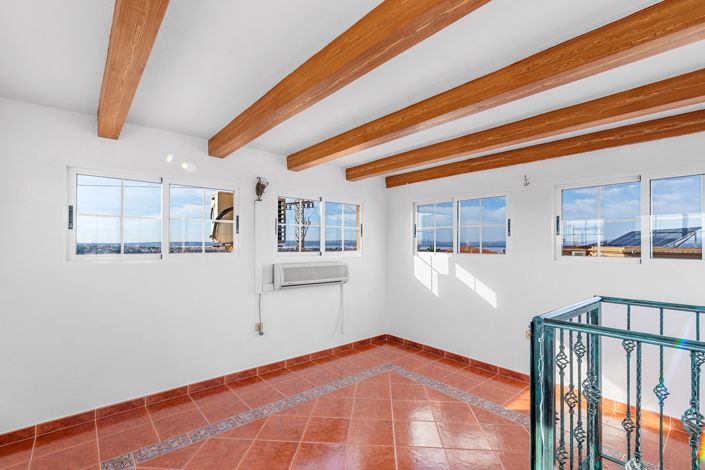 Image No.40-4 Bed Chalet for sale