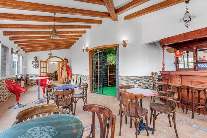 Image No.8-4 Bed Chalet for sale