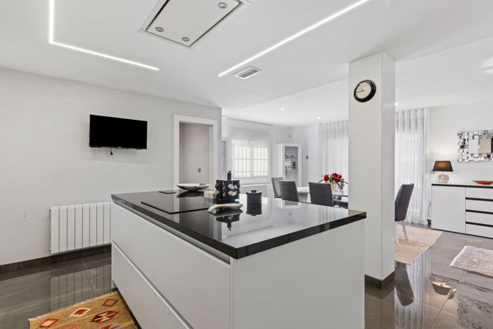 Image No.10-5 Bed Villa for sale