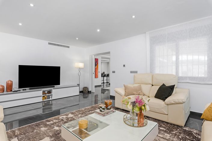 Image No.14-5 Bed Villa for sale