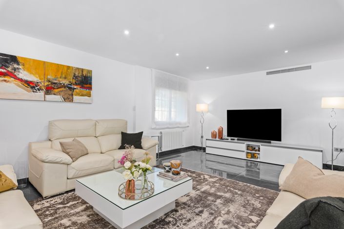 Image No.15-5 Bed Villa for sale