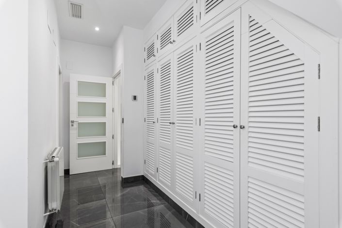 Image No.27-5 Bed Villa for sale