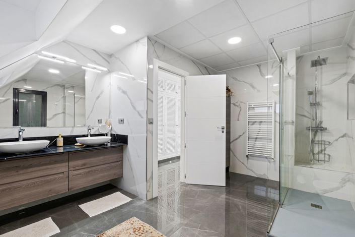 Image No.28-5 Bed Villa for sale