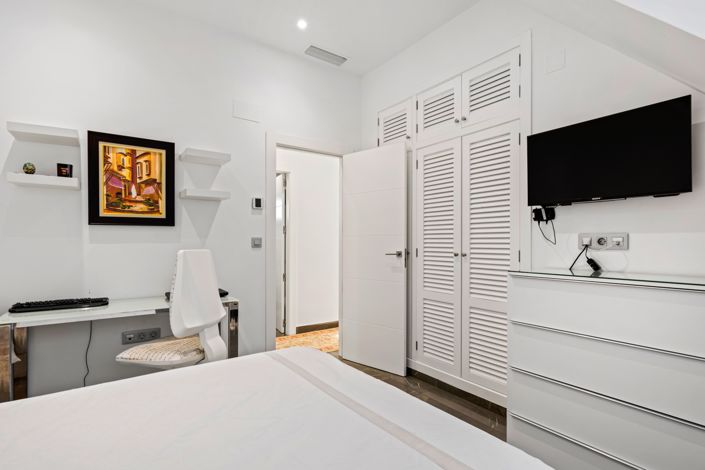 Image No.37-5 Bed Villa for sale