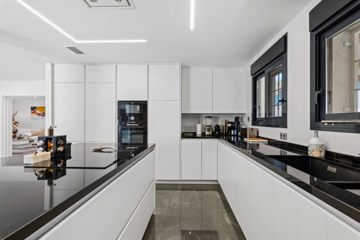 Image No.8-5 Bed Villa for sale