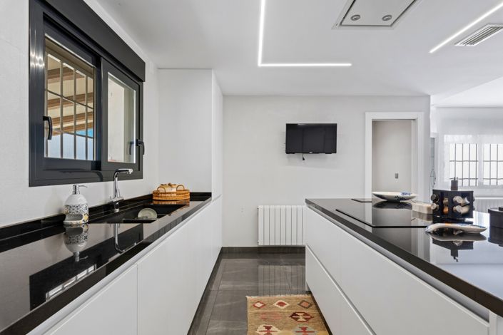 Image No.9-5 Bed Villa for sale