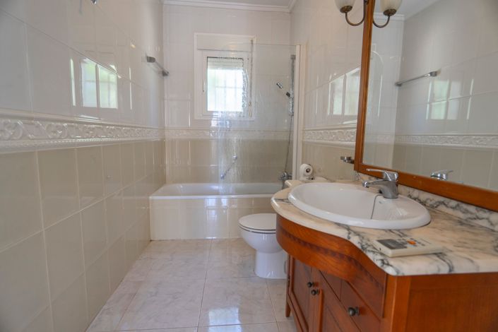 Image No.19-4 Bed Villa for sale