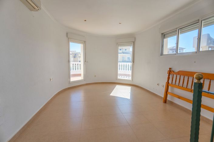 Image No.23-4 Bed Villa for sale