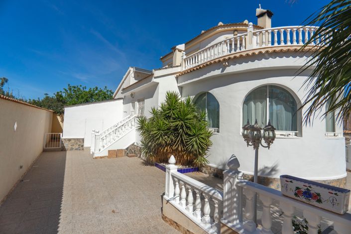 Image No.4-4 Bed Villa for sale