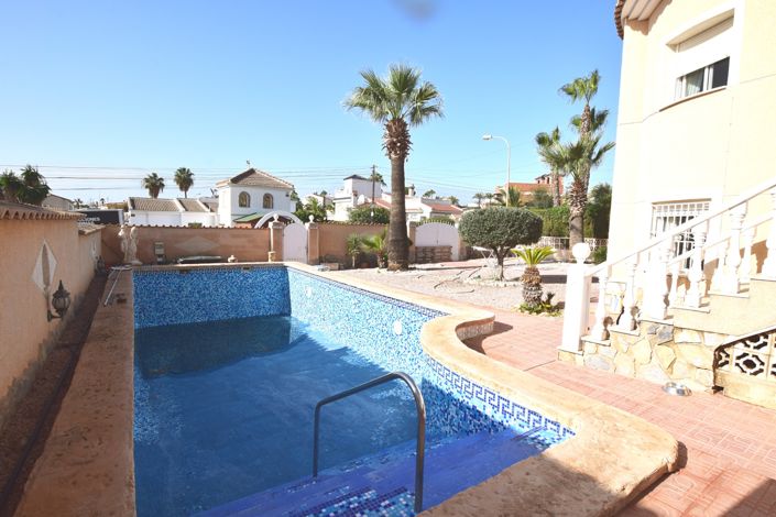 Image No.2-4 Bed Villa for sale