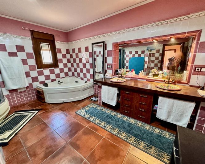 Image No.14-4 Bed Country Property for sale