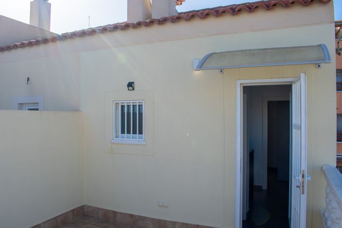 Image No.20-3 Bed Townhouse for sale