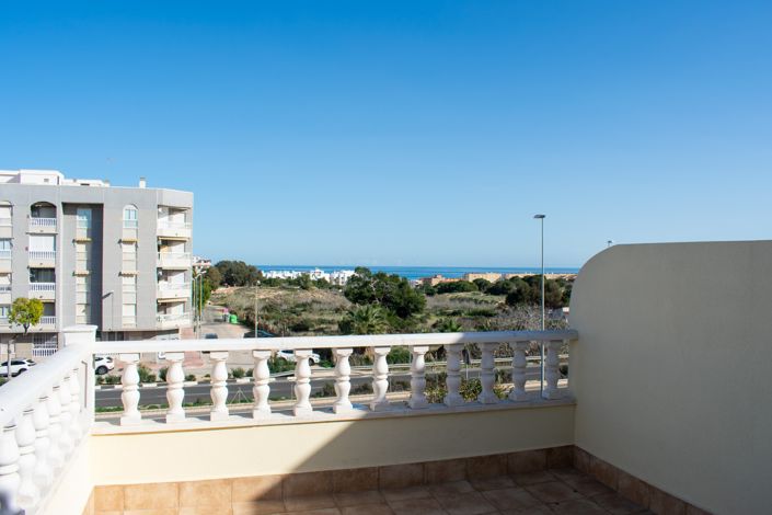 Image No.25-3 Bed Townhouse for sale