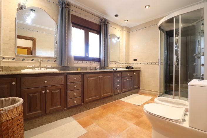 Image No.23-6 Bed Country Property for sale