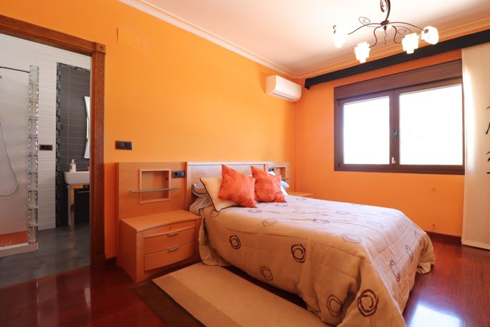 Image No.24-6 Bed Country Property for sale