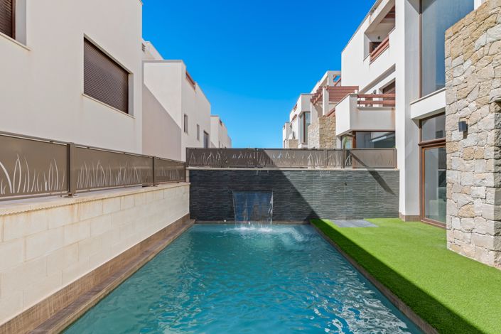 Image No.29-3 Bed Villa for sale