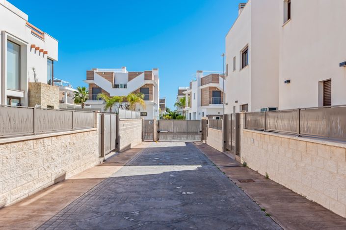 Image No.33-3 Bed Villa for sale