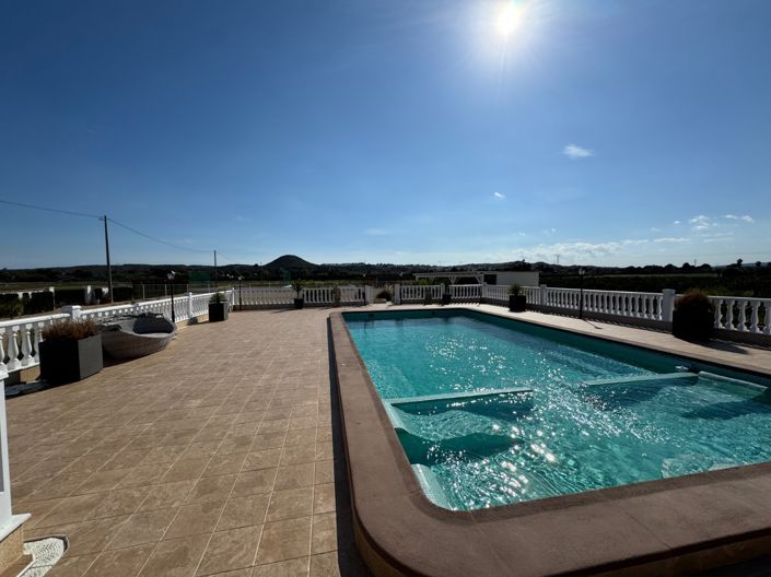 Image No.2-6 Bed Villa for sale